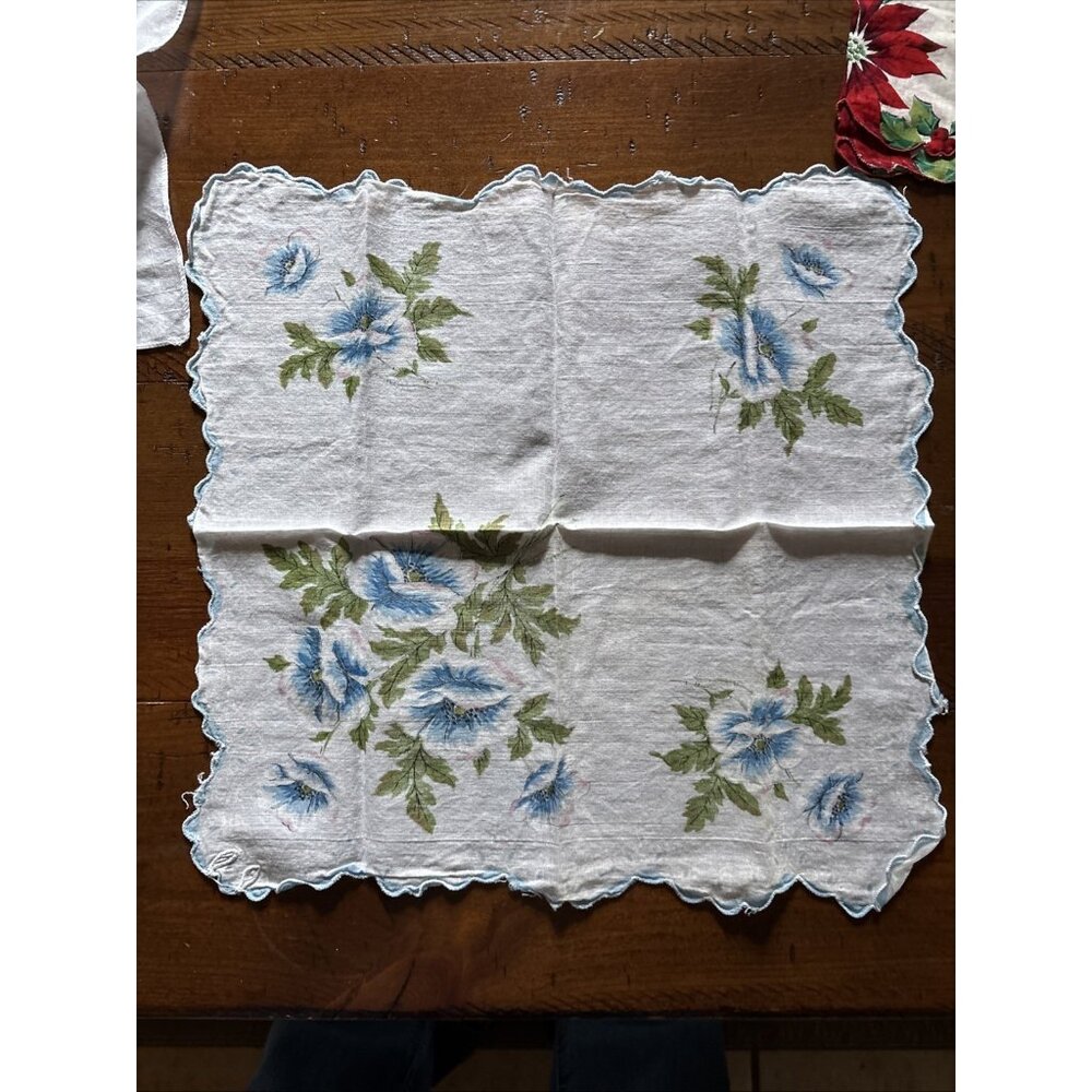 Collection Of Handkerchiefs Nine Total V-day Spring - Picture 13 of 14